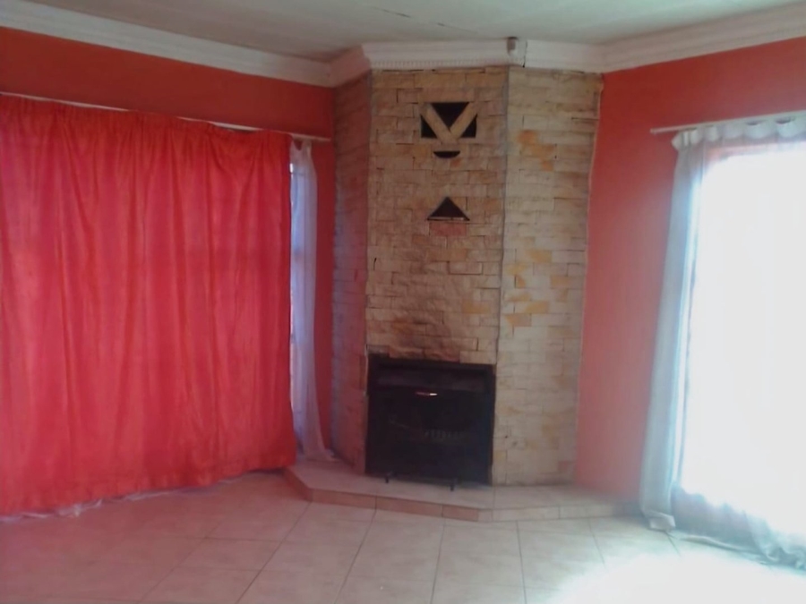 4 Bedroom Property for Sale in Bloemside 2 Free State